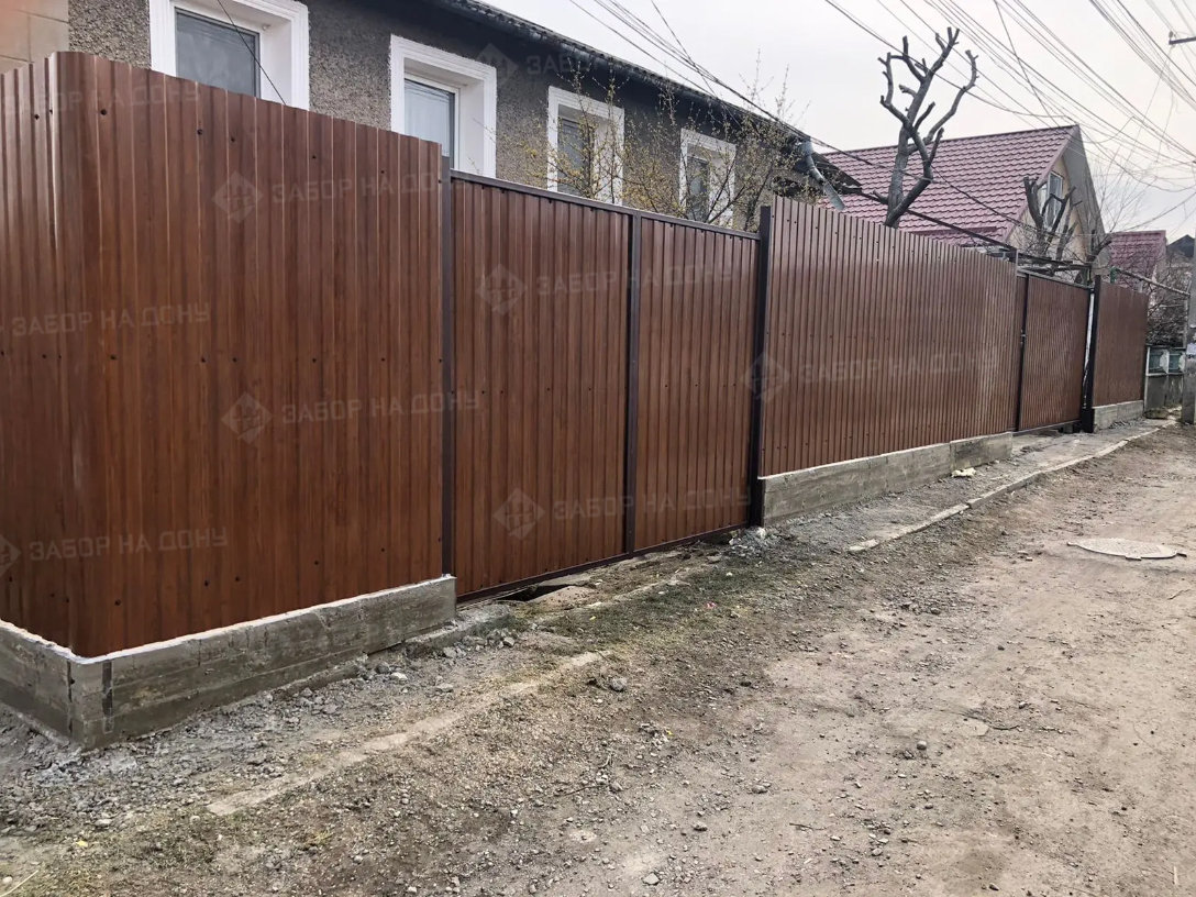Распашные ворота из профлиста  в Саратовской